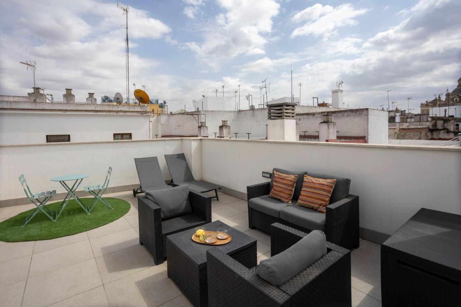 Private & Pool Goyeneta Sevilla Urban Apartment Eksteriør billede